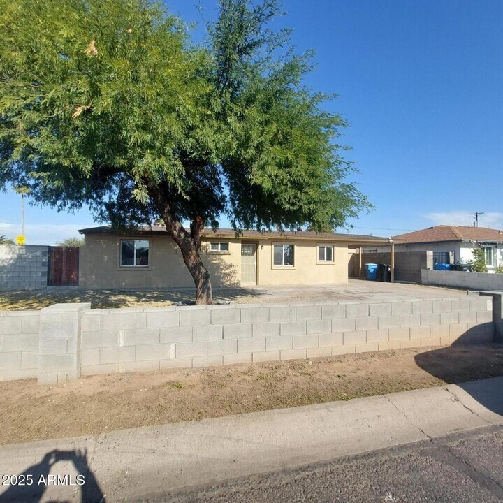 3852 W Earll Dr in Phoenix, AZ - Building Photo