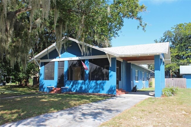 property at 1718 E Elm Rd