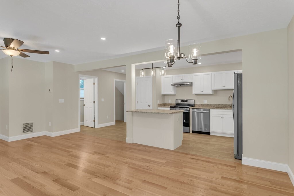 96-98 Royal Ln in Agawam, MA - Building Photo