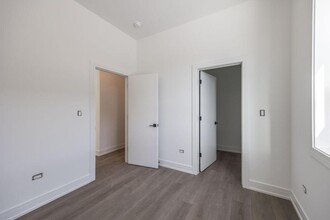 2920 W Belmont Ave in Chicago, IL - Building Photo - Building Photo