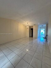 5106 SW 138th Ave Cir in Miami, FL - Foto de edificio - Building Photo