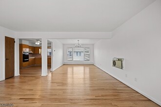 26 Pilgrim Ct in Bloomfield, NJ - Building Photo - Building Photo