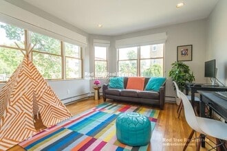 327 Saint Paul St, Unit 1 in Brookline, MA - Building Photo - Building Photo