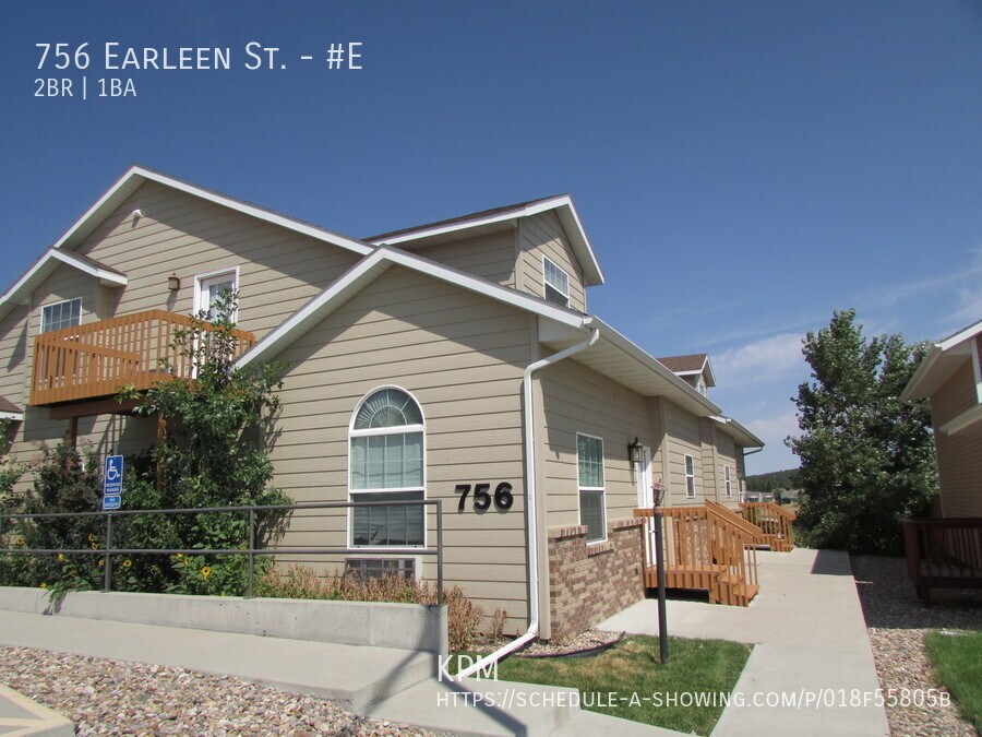 756 Earleen St, Unit #E in Rapid City, SD - Building Photo