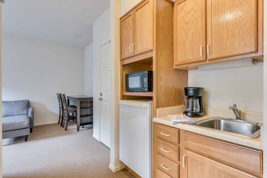 Alvarado Senior Living in Union City, CA - Building Photo