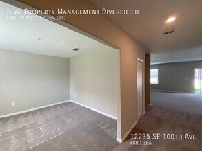 12235 SE 100th Ave in Belleview, FL - Building Photo - Building Photo