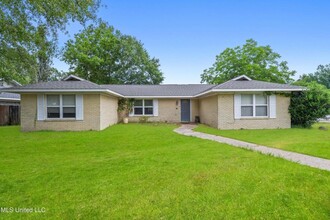 101 Shady Ct in Long Beach, MS - Foto de edificio - Building Photo