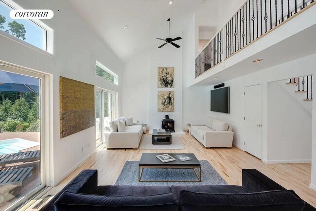 21 Crooked Hwy in East Hampton, NY - Building Photo - Building Photo