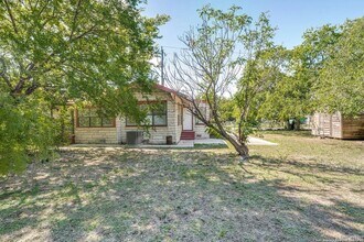 2739 SE Loop 410 Acc Rd in San Antonio, TX - Foto de edificio - Building Photo