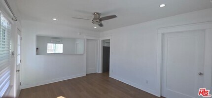 2928 S Halldale Ave in Los Angeles, CA - Building Photo - Building Photo