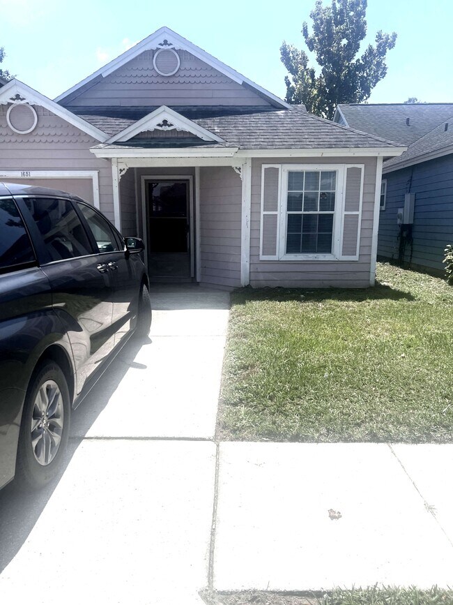 property at 1651 Chatham Cir