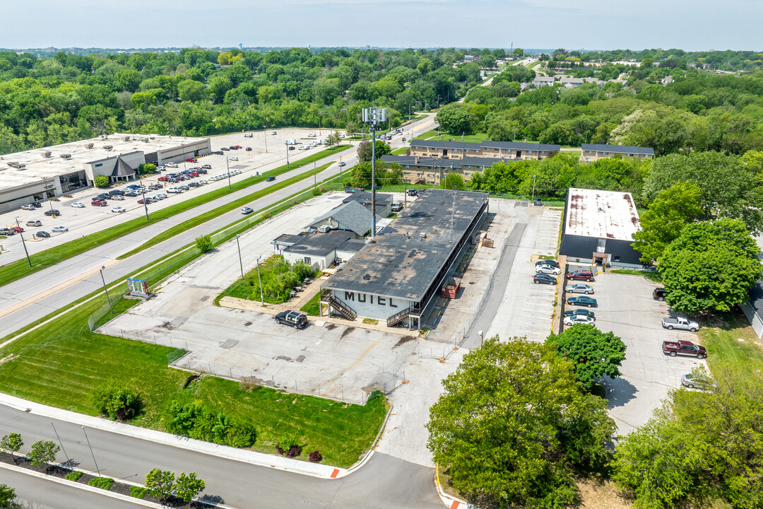 The View on Hickman in Urbandale, IA - Building Photo