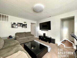 2028 N Sawyer Ave, Unit G in Chicago, IL - Foto de edificio - Building Photo