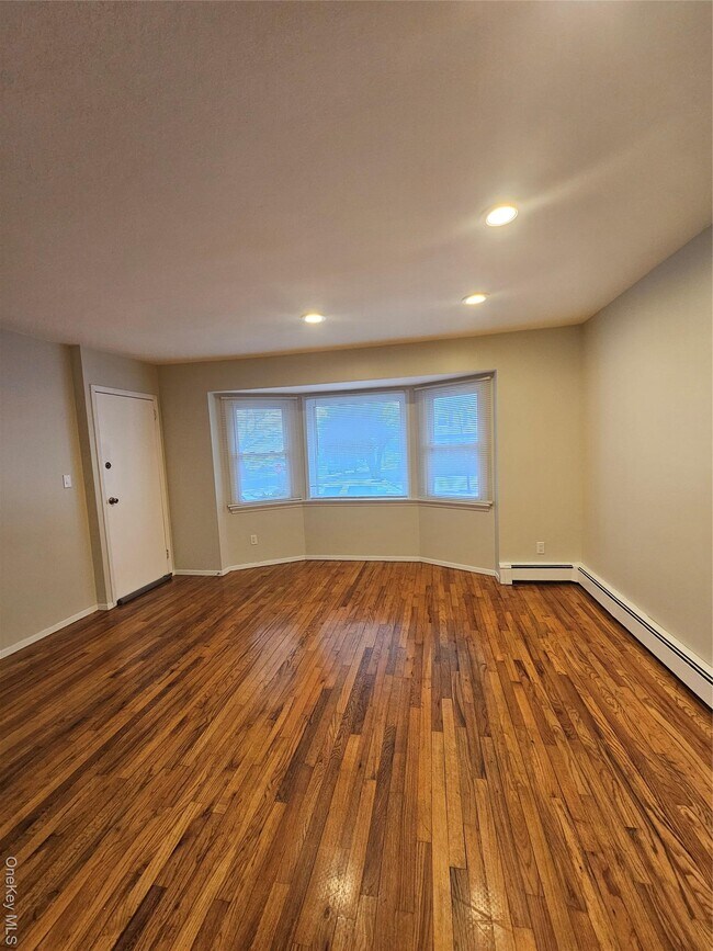 36 Harrison Pl-Unit -1 in Farmingdale, NY - Building Photo - Building Photo