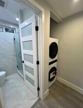 8852 Bluffdale Dr, Unit 1 in Los Angeles, CA - Building Photo - Building Photo