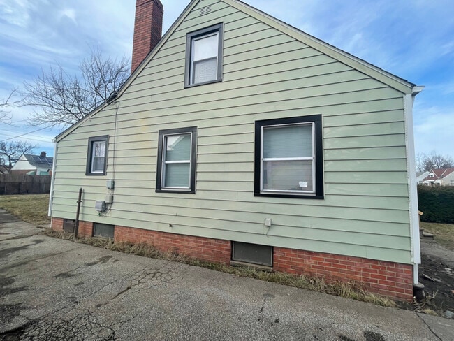 3938 E 177th St in Cleveland, OH - Foto de edificio - Building Photo