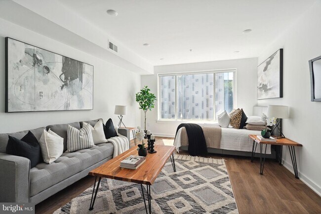 5904 Germantown Ave, Unit 204 in Philadelphia, PA - Foto de edificio - Building Photo