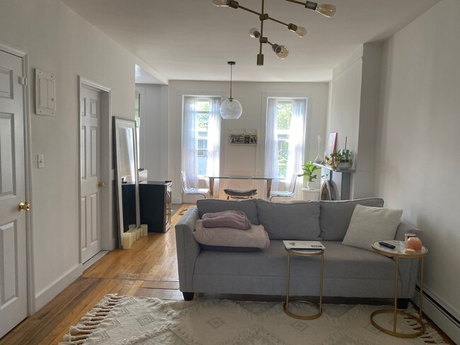 818 Halsey St, Unit 2 in Brooklyn, NY - Building Photo - Building Photo
