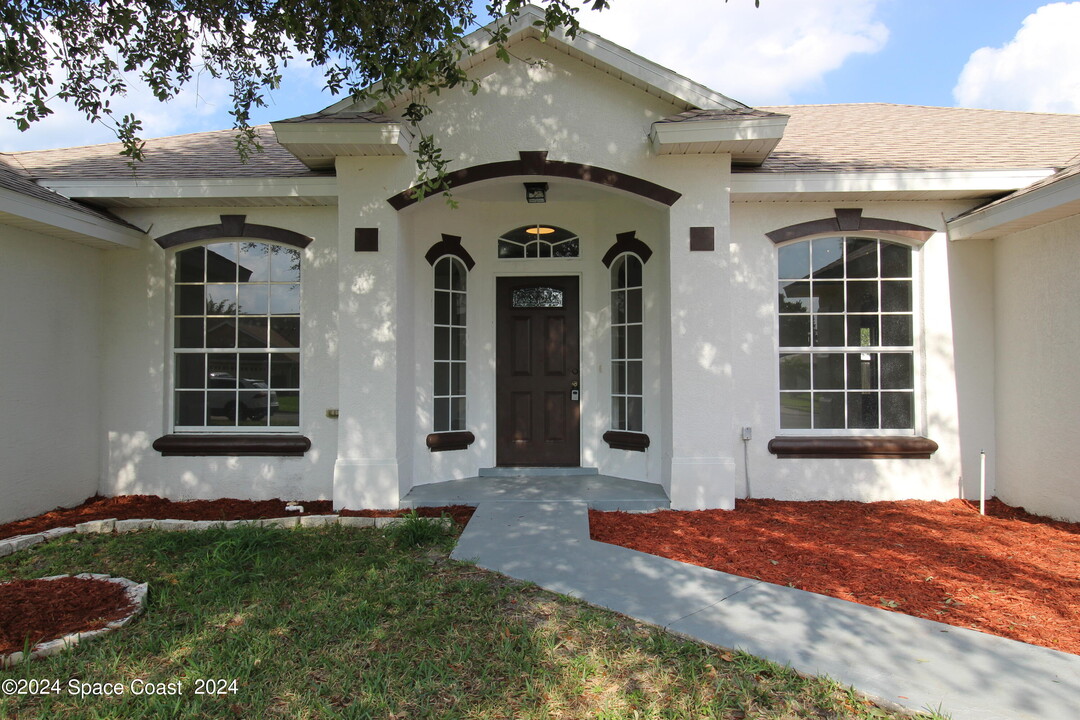 959 Pine Walk Ct NE in Palm Bay, FL - Building Photo