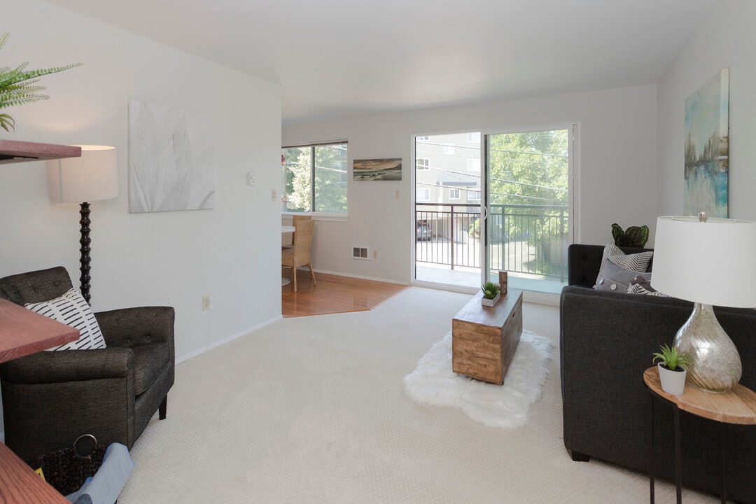 911 N 73rd St, Unit 302 in Seattle, WA - Foto de edificio