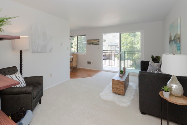 911 N 73rd St, Unit 302