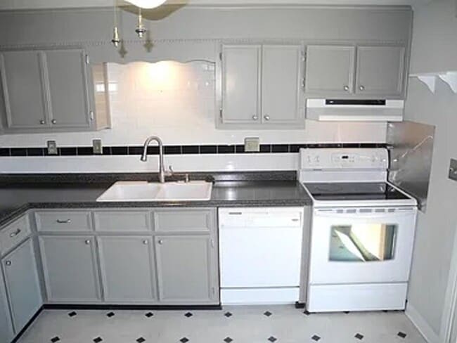 12-14 N Phillips Ave in Waynesboro, PA - Building Photo - Building Photo