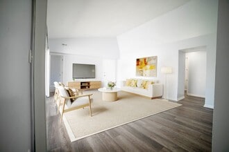 Aura Apartments in Indianapolis, IN - Foto de edificio - Building Photo