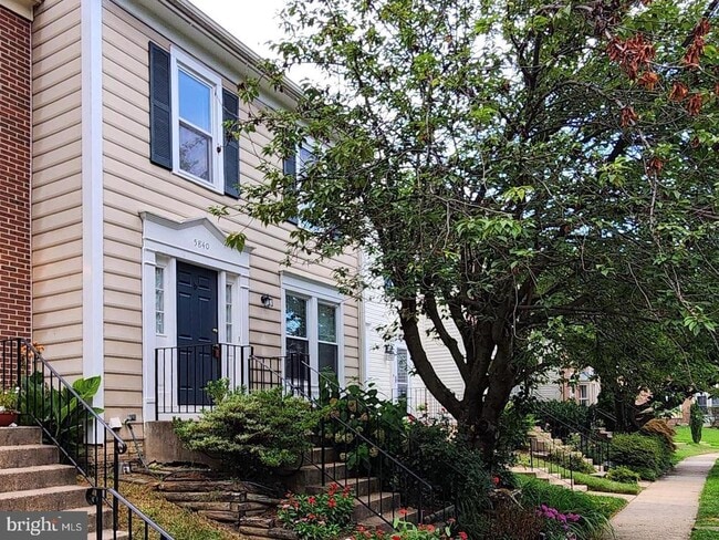 5840 Westwater Ct in Centreville, VA - Building Photo - Building Photo