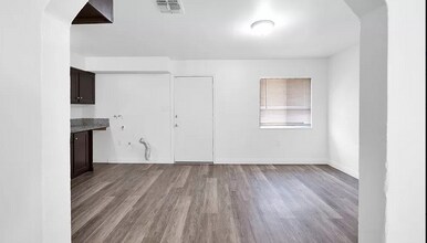 1313 E Planz Rd-Unit -Unit A in Bakersfield, CA - Building Photo - Building Photo