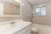 2311 W Greens Rd photo'