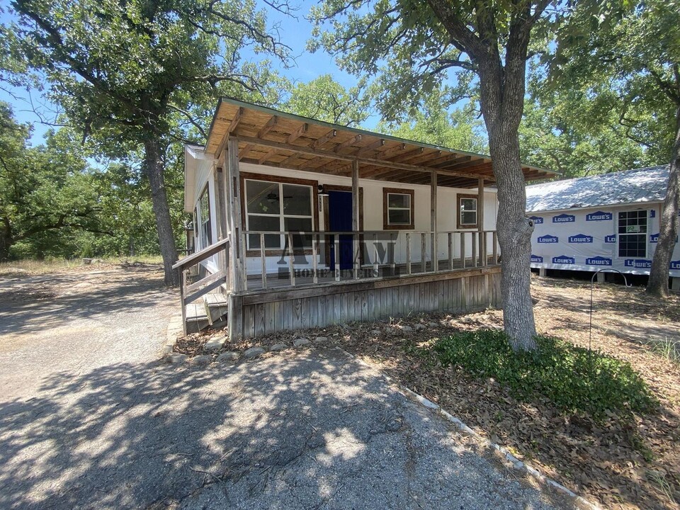 5127 Point La Vista Rd in Malakoff, TX - Foto de edificio