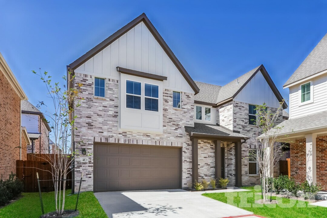 305 Yorkshire Ct in Saginaw, TX - Building Photo