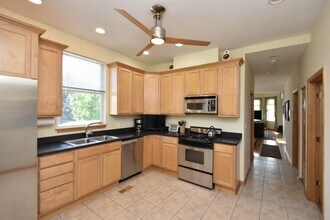 3905 N Francisco Ave, Unit M03H in Chicago, IL - Building Photo - Building Photo