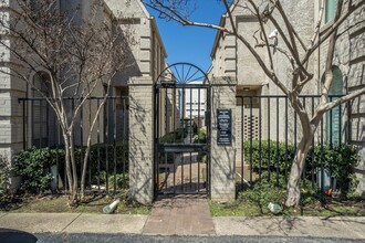 Sycamore Condos in Dallas, TX - Building Photo - Building Photo