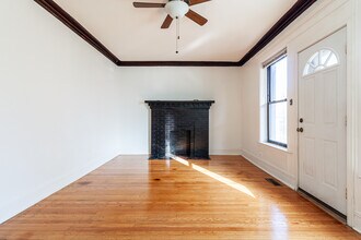 910 W Belle Plaine Ave, Unit 1 in Chicago, IL - Building Photo - Building Photo