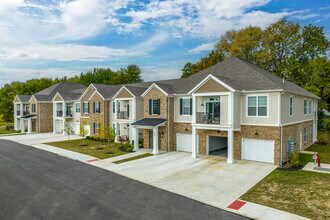 The Grand of Sugarcreek Villas in Dayton, OH - Building Photo - Building Photo