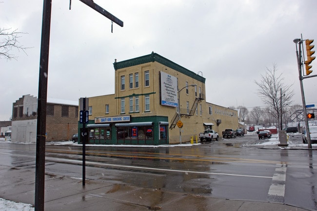 267 Lyell Ave