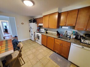 13 Linden St, Unit 1 in Somerville, MA - Foto de edificio - Building Photo