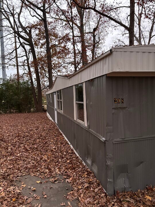 208 Fernwood Park Dr in Spartanburg, SC - Building Photo
