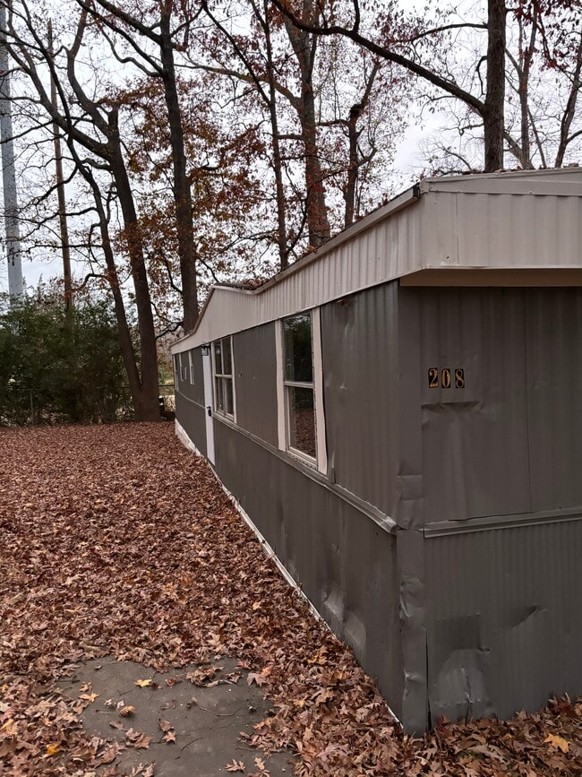 property at 208 Fernwood Park Dr
