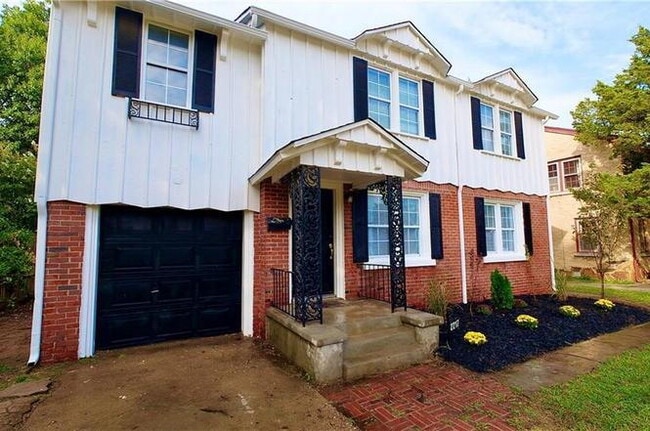 2217 NW 25th St in Oklahoma City, OK - Foto de edificio - Building Photo