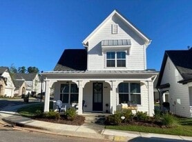 2056 Harvest Pond Cir in Suwanee, GA - Building Photo