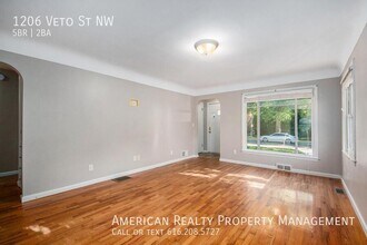 1206 Veto St NW in Grand Rapids, MI - Building Photo - Building Photo