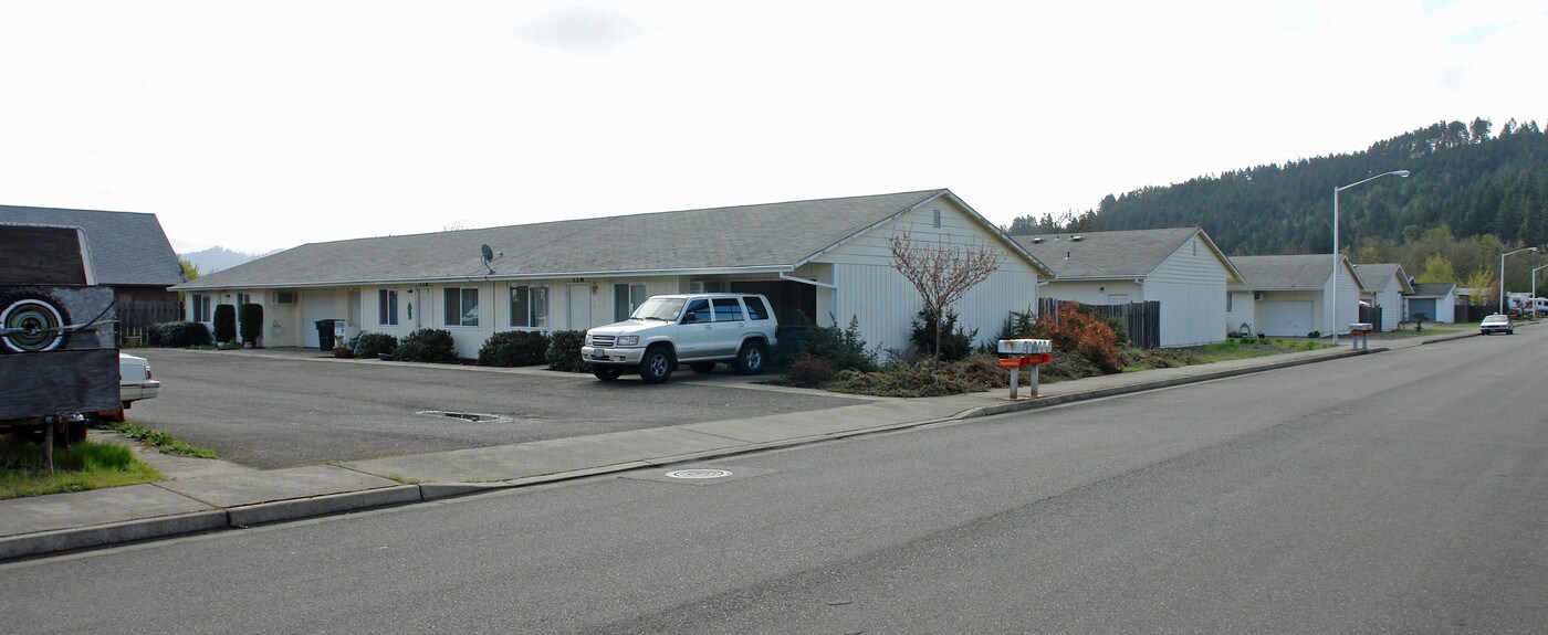 110-232 Sunny Ln in Sutherlin, OR - Foto de edificio