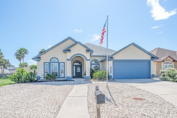 14822 Lighthouse Dr in Corpus Christi, TX - Building Photo