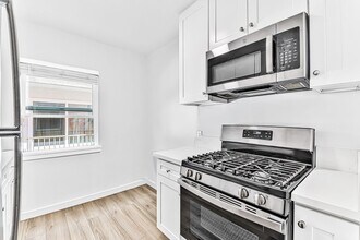 636 Linden Ave, Unit 18 in Long Beach, CA - Building Photo - Building Photo