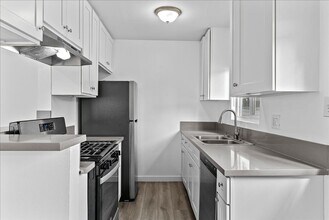 511 S Verdugo Rd in Glendale, CA - Building Photo - Building Photo