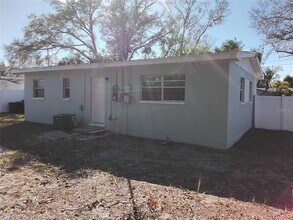 327 Barbara Cir in Belleair, FL - Building Photo - Building Photo