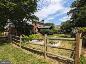 8263 Toll House Rd in Annandale, VA - Building Photo - Building Photo