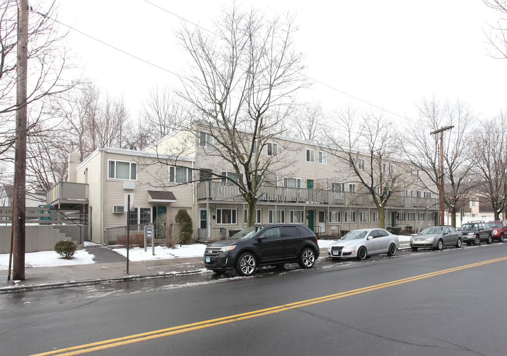 St. Martin's Townhomes in New Haven, CT - Building Photo